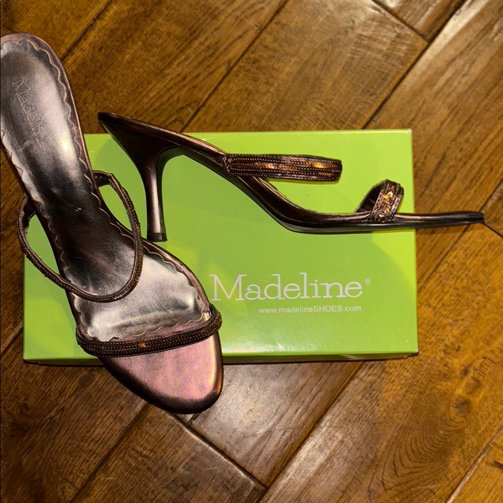 Madeline Women's Metallic Sandals